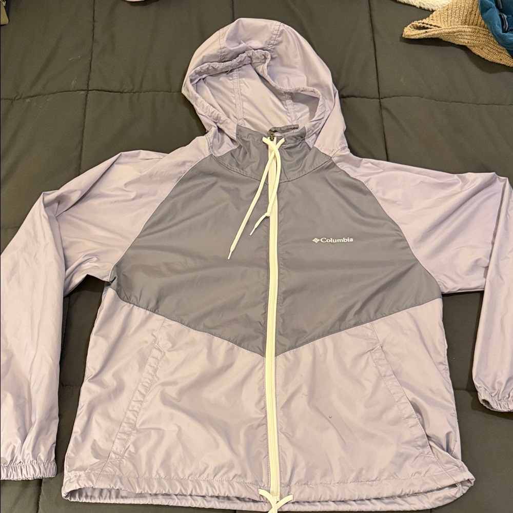 Columbia Women’s Gray and White light weight Windbreaker jacket